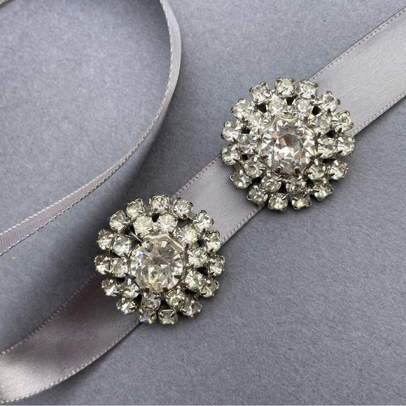 Vintage Signed WEISS Clip On Earrings Clear Rhinestones - Picture 11 of 13